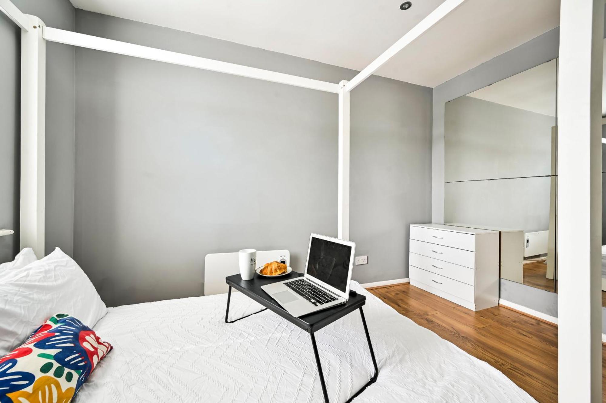 Cosy 1-Bed E15, Sleeps 4, 1 Min From Tube Station Near O2 Arena Apartment London Bagian luar foto