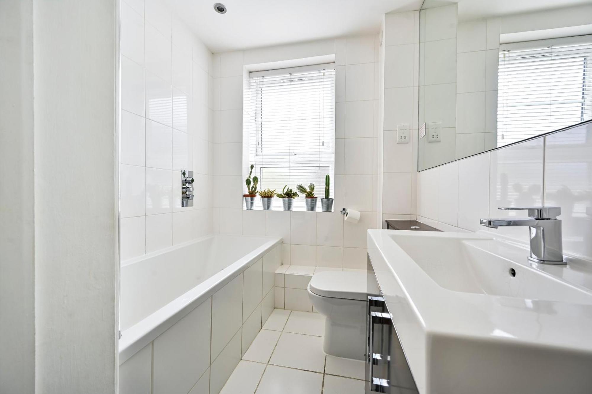 Cosy 1-Bed E15, Sleeps 4, 1 Min From Tube Station Near O2 Arena Apartment London Bagian luar foto