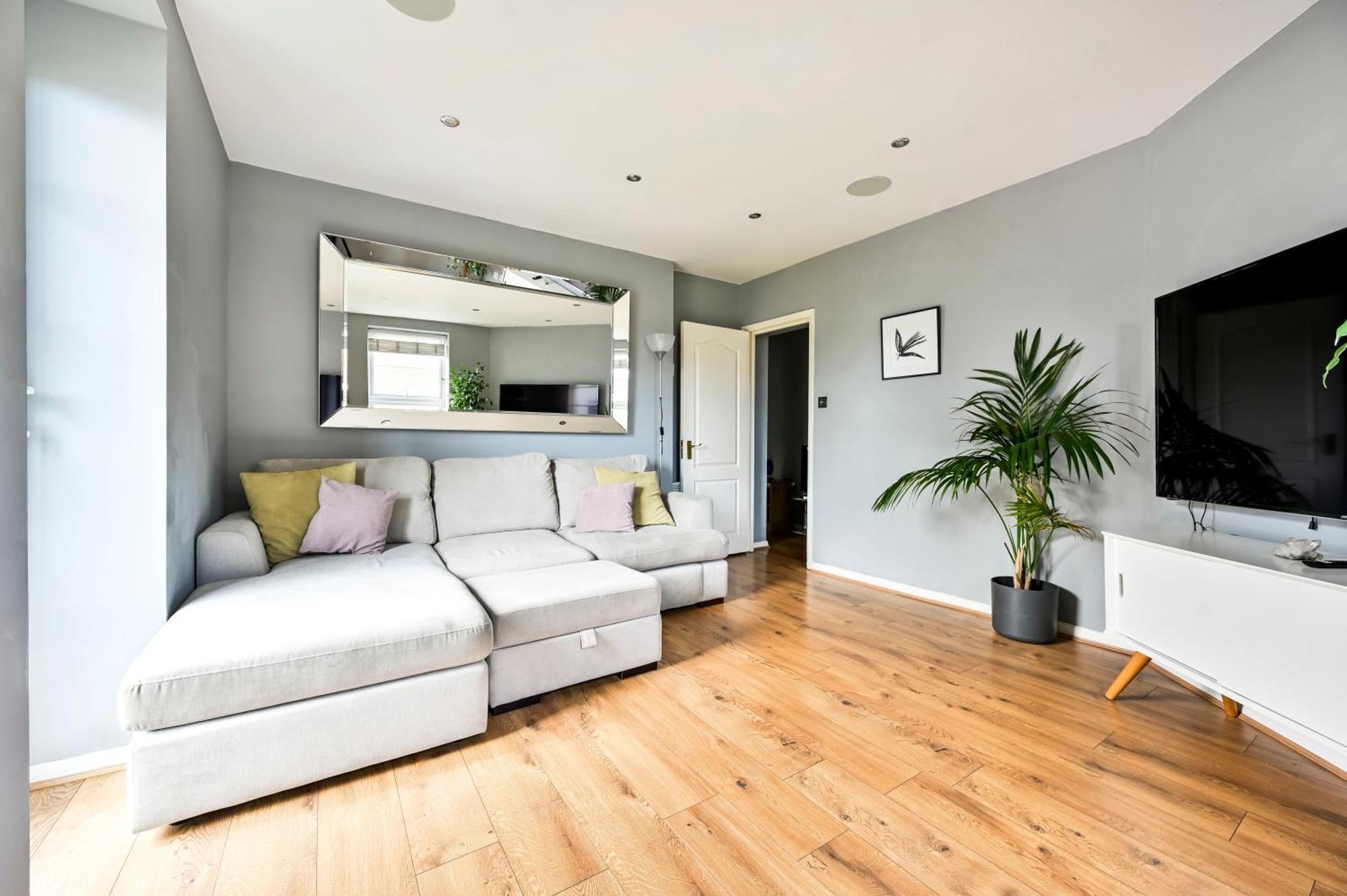Cosy 1-Bed E15, Sleeps 4, 1 Min From Tube Station Near O2 Arena Apartment London Bagian luar foto