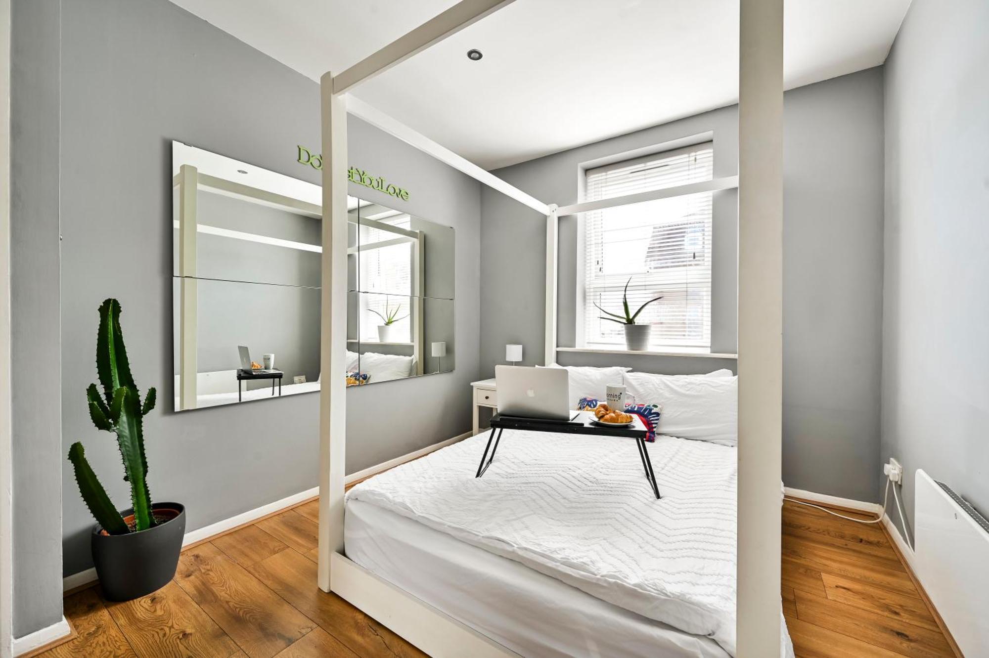 Cosy 1-Bed E15, Sleeps 4, 1 Min From Tube Station Near O2 Arena Apartment London Bagian luar foto