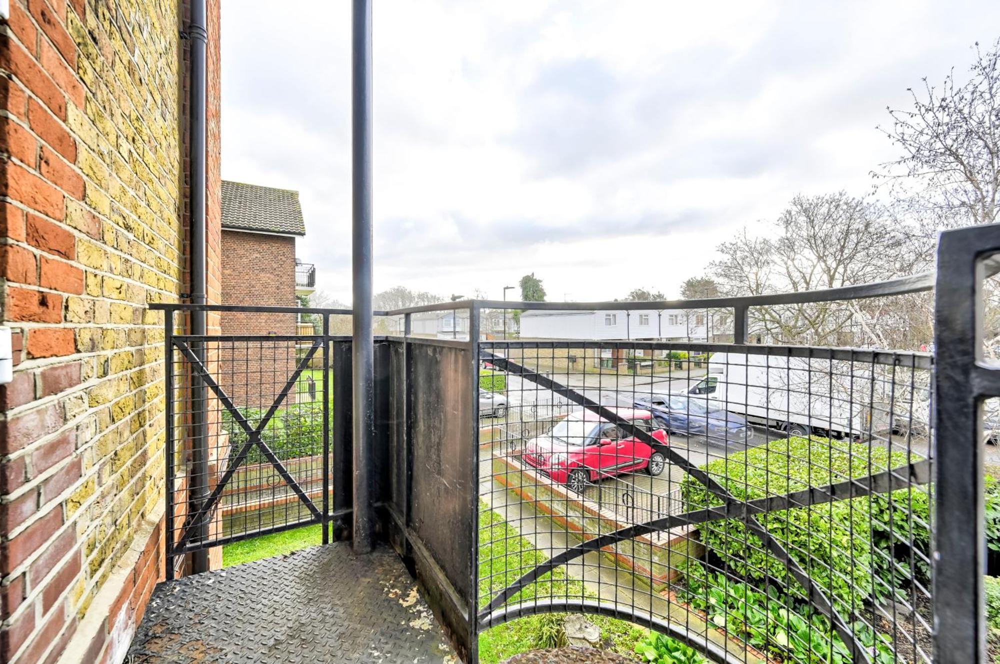 Cosy 1-Bed E15, Sleeps 4, 1 Min From Tube Station Near O2 Arena Apartment London Bagian luar foto