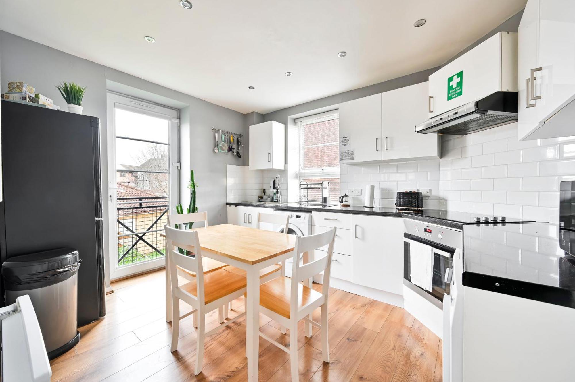 Cosy 1-Bed E15, Sleeps 4, 1 Min From Tube Station Near O2 Arena Apartment London Bagian luar foto